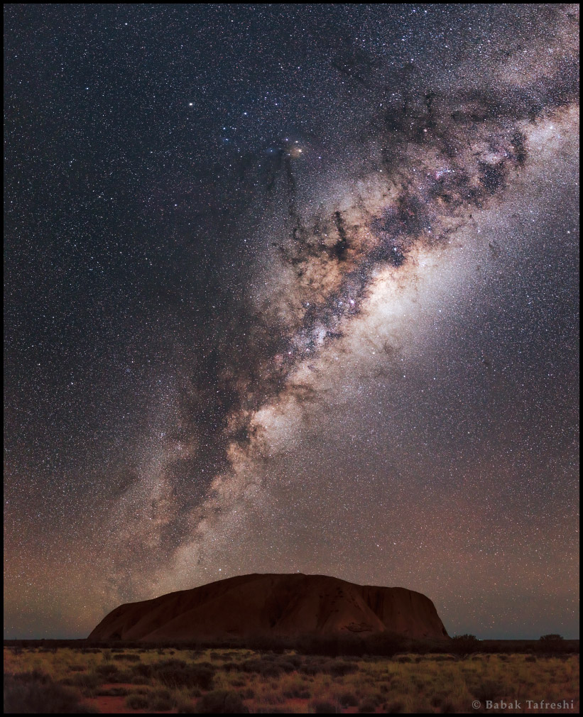 La Vía Láctea sobre Uluru
