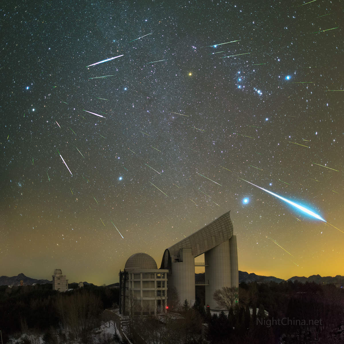Meteoros Gemínidas sobre el Observatorio Xinglong